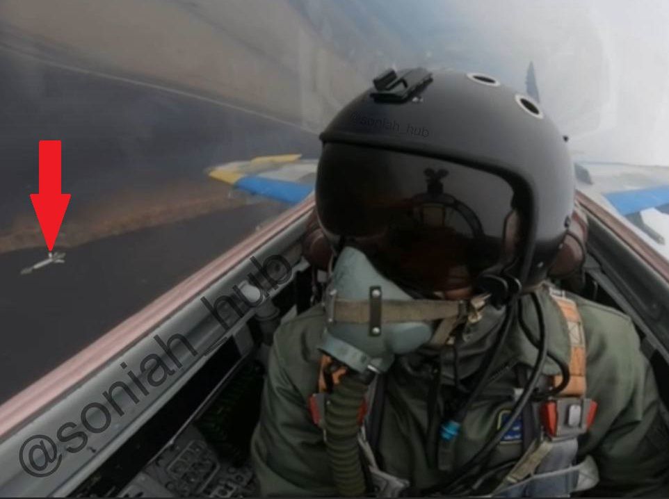 Ukraiński pilot samolotu MiG-29 podczas zrzutu AASM Hammer.
