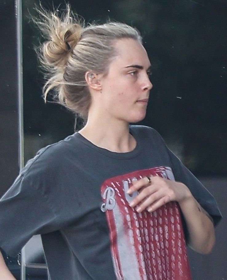 Naturalna Cara Delevingne na mieście