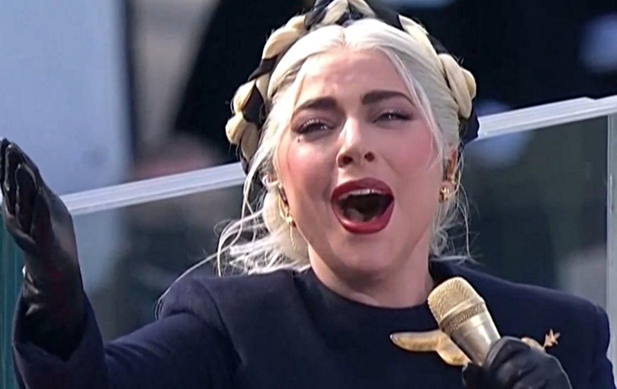 Lady Gaga wspaniale wykonała humn USA