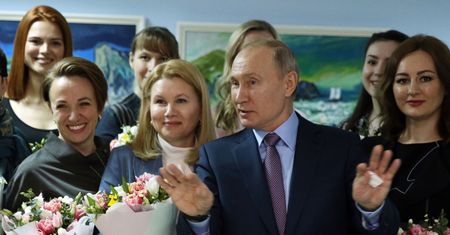 Maczo, mizogin, seksista. Dlaczego Władimir Putin gardzi kobietami?