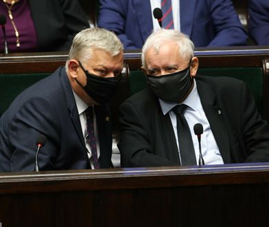 Nowy sondaż dla WP. PiS nieznacznie traci
