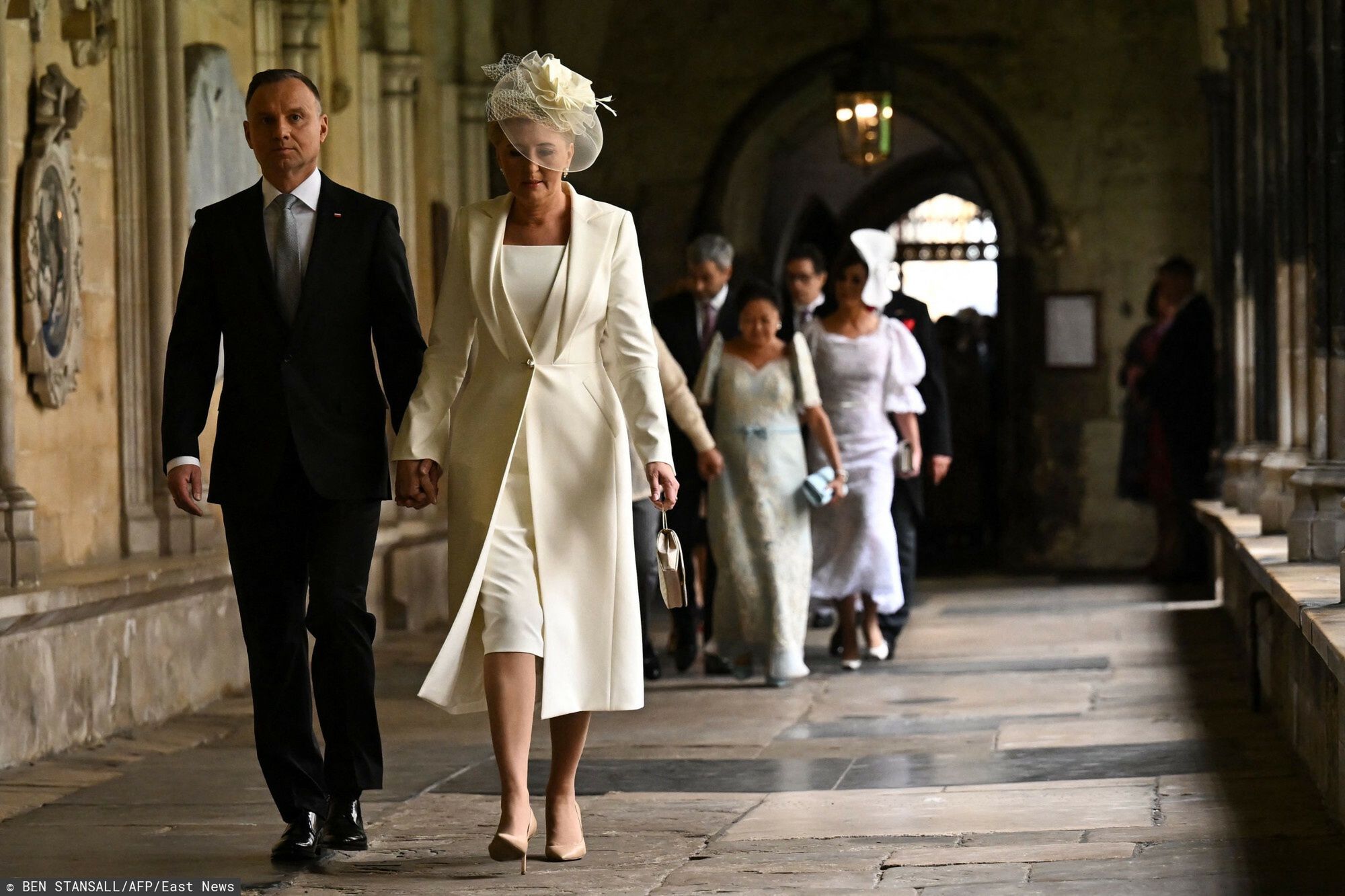 Prezydent Andrzej Duda z ma??onk? na koronacji Karola IIIPolish President Andrzej Duda (L) and hiw wife Agata Kornhauser-Duda arrive to take their seats inside Westminster Abbey in central London on May 6, 2023, ahead of the coronations of Britain's King Charles III and Britain's Camilla, Queen Consort. - The set-piece coronation is the first in Britain in 70 years, and only the second in history to be televised. Charles will be the 40th reigning monarch to be crowned at the central London church since King William I in 1066. Outside the UK, he is also king of 14 other Commonwealth countries, including Australia, Canada and New Zealand. Camilla, his second wife, will be crowned queen alongside him, and be known as Queen Camilla after the ceremony. (Photo by Ben Stansall / POOL / AFP)BEN STANSALL
