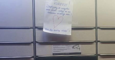 Urocza kartka dla kuriera. "Nic więcej nie potrzebuję w tej pracy"