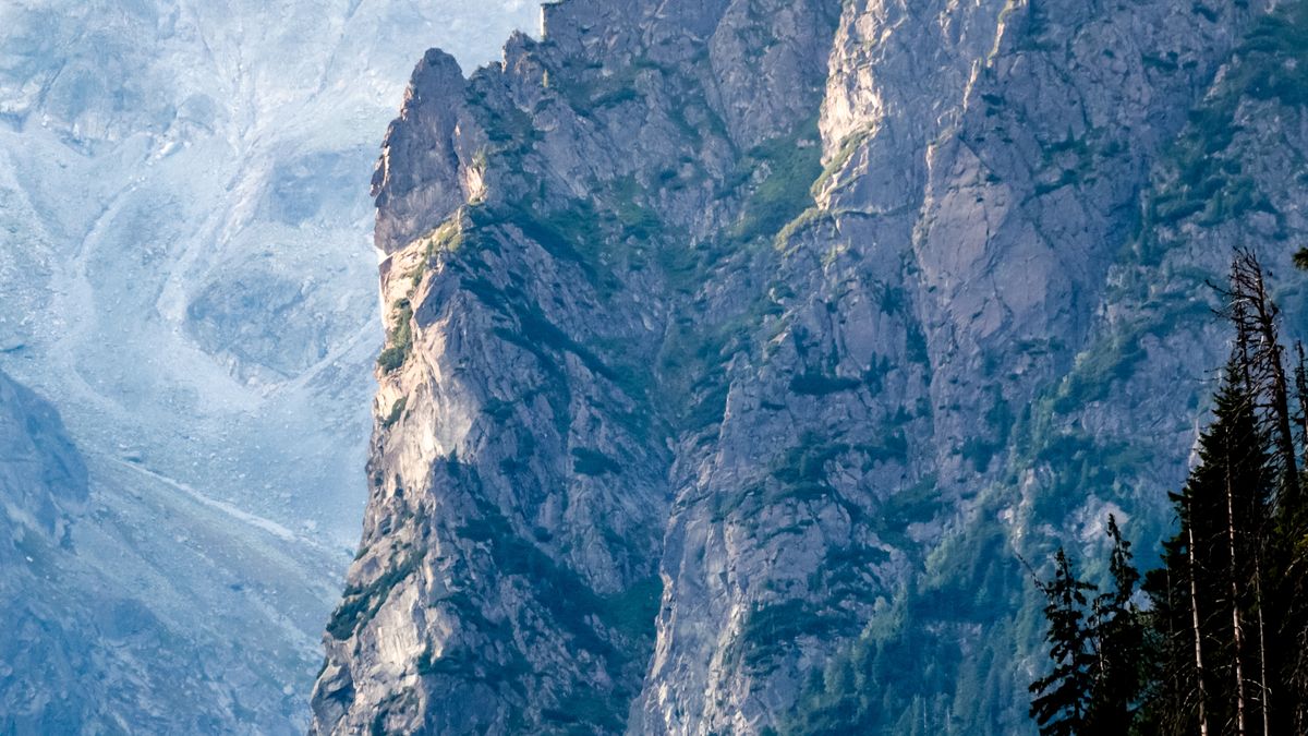 ZAKOPANE, MALOPOLSKIE, POLAND - 2025/08/29: A scenic view of Tatra National Park on the last weekend of school summer holidays. The Polish part of Tatra National Park welcomed 5.1 million visitors in 2024, with tourists coming mainly from Poland, the Czech Republic, Arab countries, and Ukraine. From January to June 2025, the park already recorded nearly 3 million visitors, over a million more than the same period in 2024. This sharp increase suggests the park is likely to surpass its 2024 record of 5.1 million visitors by the end of 2025. (Photo by Dominika Zarzycka/SOPA Images/LightRocket via Getty Images)