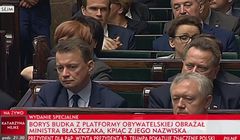 Dziennikarze żartują z „pasków” w transmisji TVP Info z Sejmu krytykujących PO
