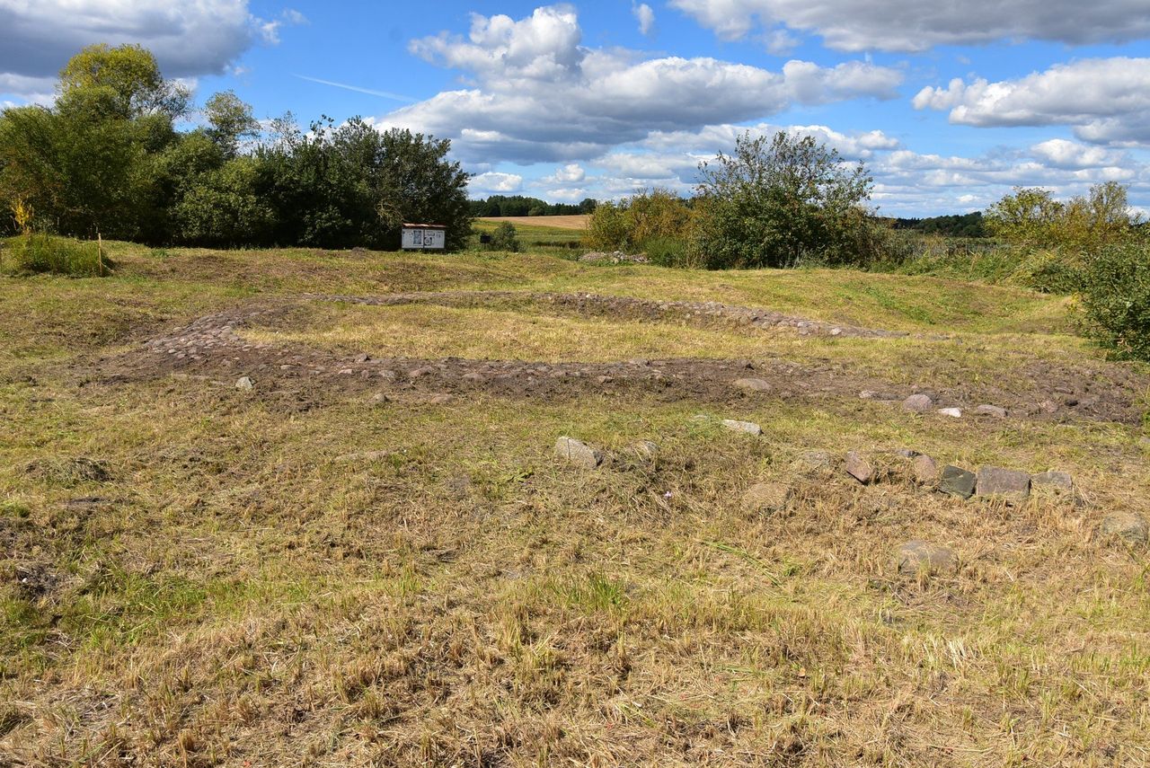 Wielkopolskie: Koszenie trawy, przycinanie gałęzi- pierwsze prace porządkowe na Klasztorku