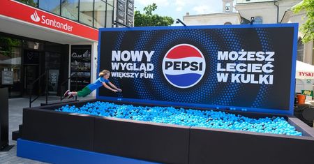 Nowa, kilkudniowa atrakcja w centrum Lublina. Każdy może skoczyć w kulki od Pepsi [ZDJĘCIA]