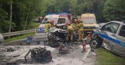 Potworny wypadek. Skoda rozpadła się po zderzeniu z radiowozem