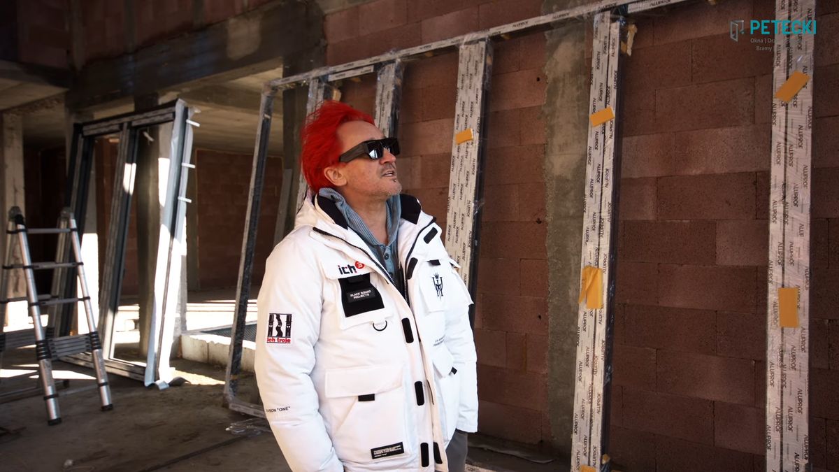 Michał Wiśniewski pokazał, jak postępują prace na budowie nowego domu