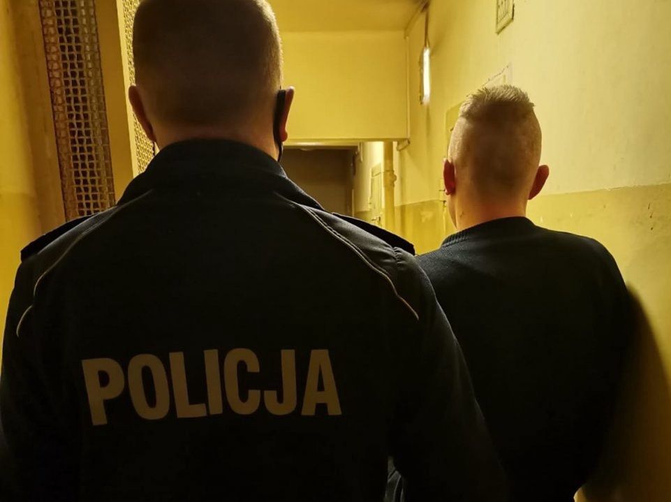 Śląskie. 26-letni mężczyznę w jednym ze sklepów w Jastrzębiu-Zdroju ukradł alkohol, a potem groził obsłudze.