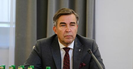 Kiedyś Nowoczesną zamienił na PiS, teraz Budka usunął go z PGE. Ile zarobił?