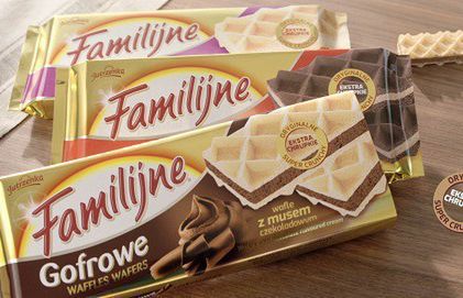 Wafelki Familijne reklamowane hasłem "Mus je schrupać!" w telewizji