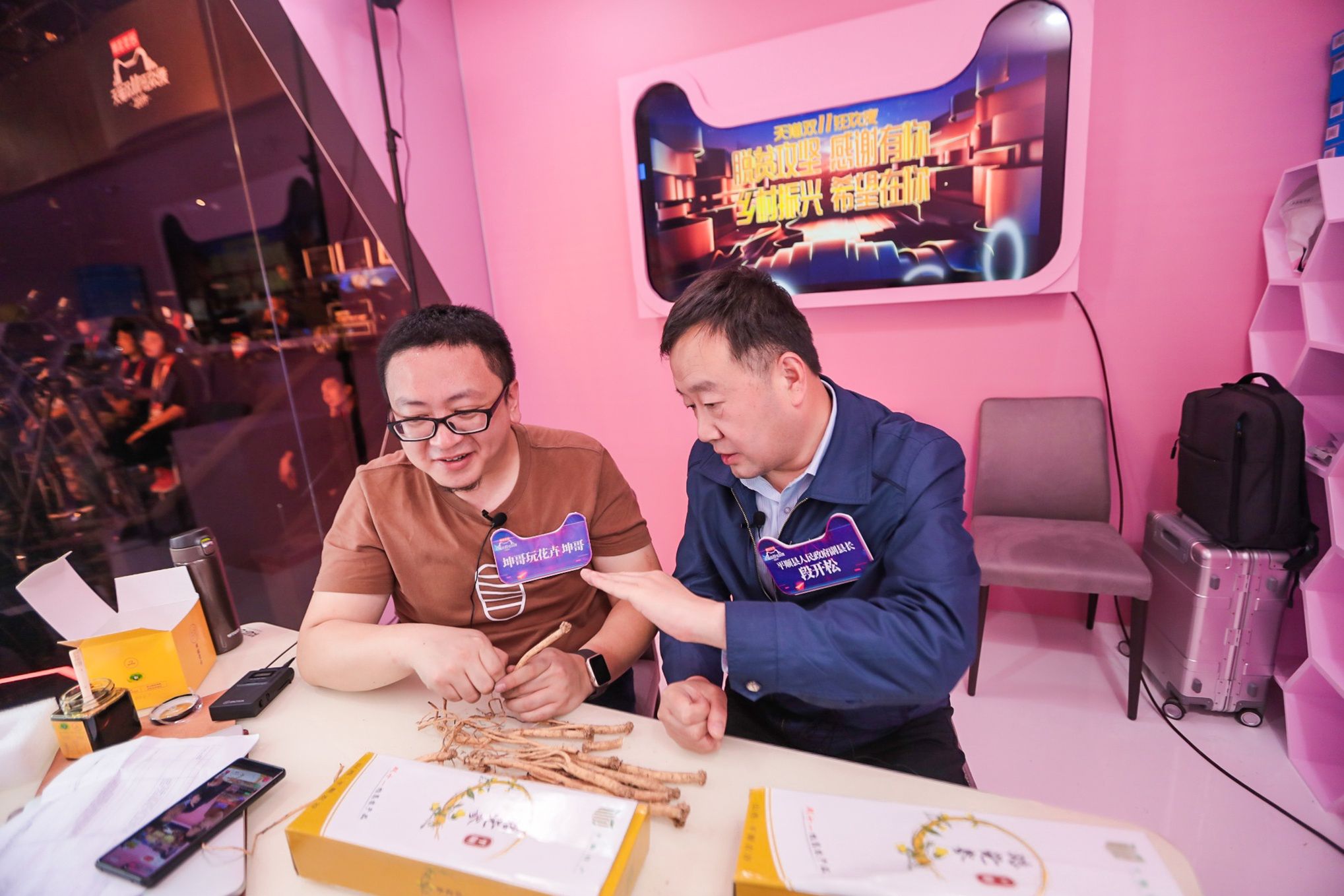 SHANGHAI, CHINA - NOVEMBER 10: People sell goods through online live streaming during the gala of 2019 Alibaba 11.11 Global Shopping Festival at Mercedes-Benz Arena on November 10 in Shanghai, China. (Photo by VCG/VCG via Getty Images)