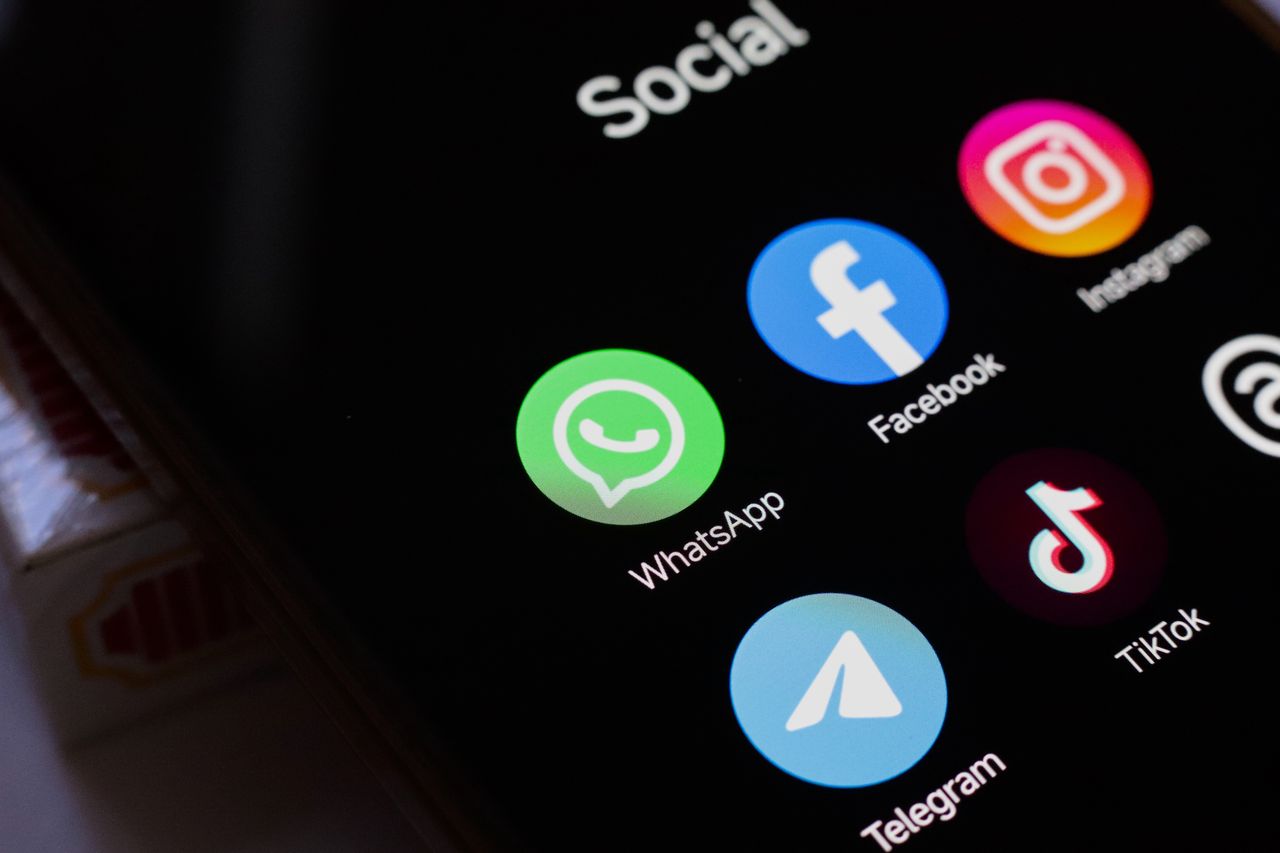 PARAGUAY - 2024/07/05: In this photo illustration, WhatsApp, Facebook, Instagram, Telegram, TikTok and Threads apps displayed on a smartphone screen. (Photo Illustration by Jaque Silva/SOPA Images/LightRocket via Getty Images)