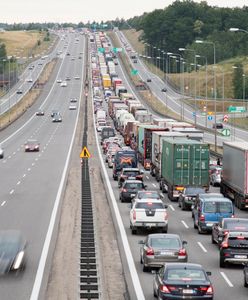 Wyciek kwasu siarkowego na obwodnicy Trójmiasta. Utrudnienia mogą potrwać aż 8 godzin