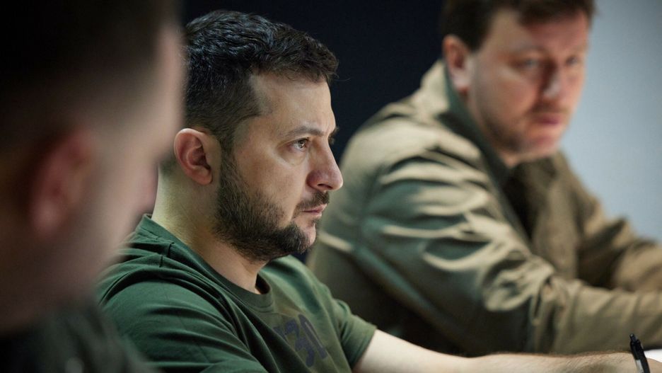 Ukraina - arch
This handout picture taken and released by the Ukrainian presidential press service on June 5, 2022, shows Ukrainian President Volodymyr Zelensky during a meeting on the current situation in the region during a working trip to the Zaporizhzhia region. (Photo by Handout / UKRAINIAN PRESIDENTIAL PRESS SERVICE / AFP) / RESTRICTED TO EDITORIAL USE - MANDATORY CREDIT "AFP PHOTO / UKRAINIAN PRESIDENCY " - NO MARKETING - NO ADVERTISING CAMPAIGNS - DISTRIBUTED AS A SERVICE TO CLIENTS
HANDOUT