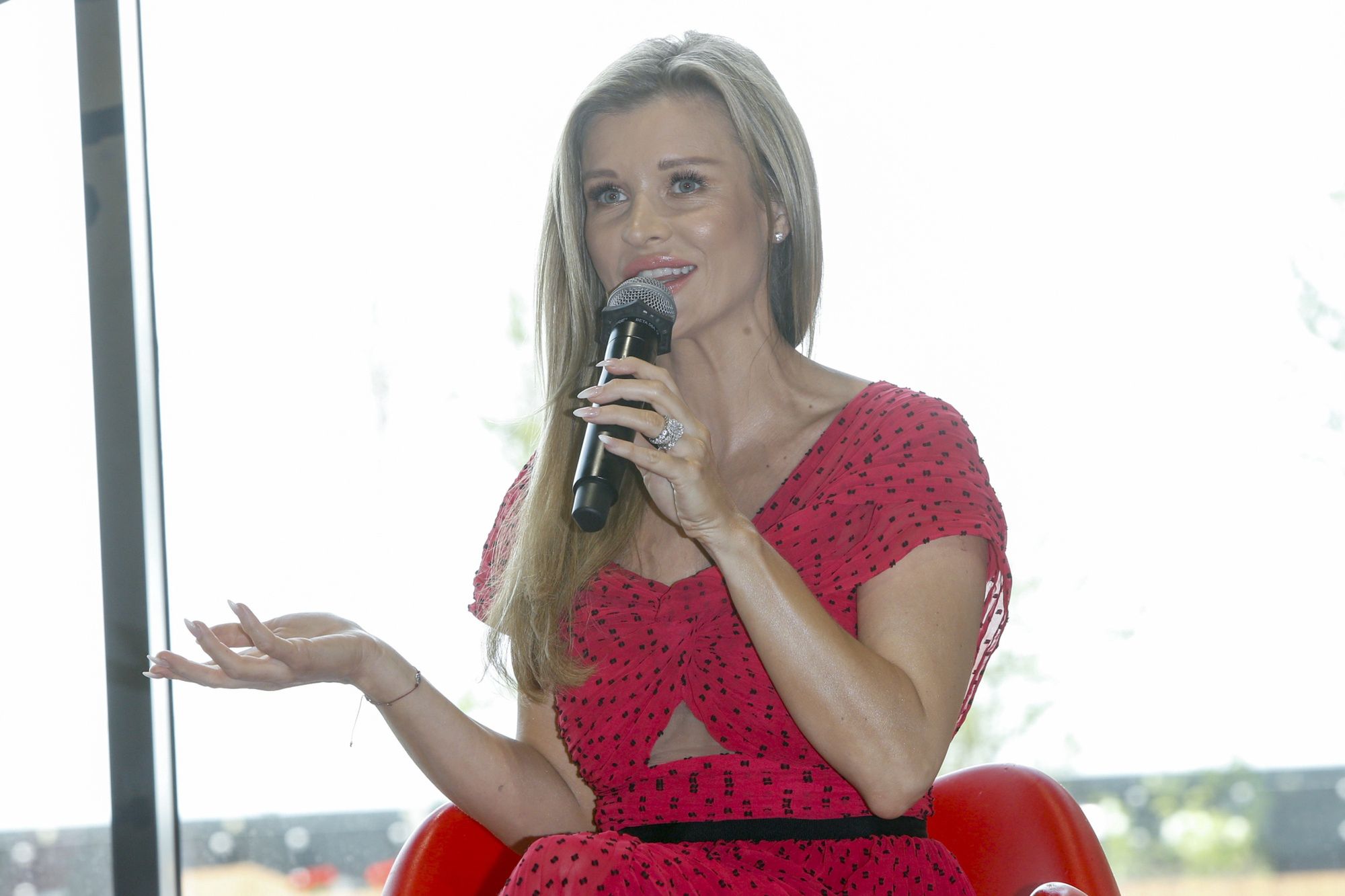 Joanna Krupa komentuje wywód Karoliny Pisarek o ślubnych kopertach