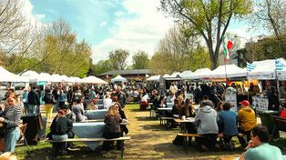 Warszawa: Targ Śniadaniowy znów ściągnął tłumy. Robi to już od 14 lat