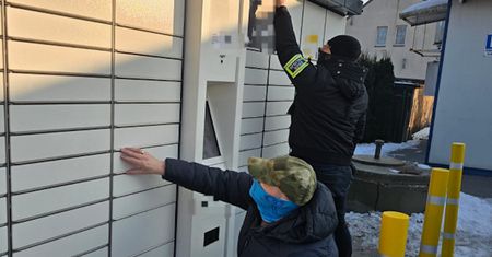 Sprawdzili zawartość paczek w paczkomatach. Policjanci rozbili proceder