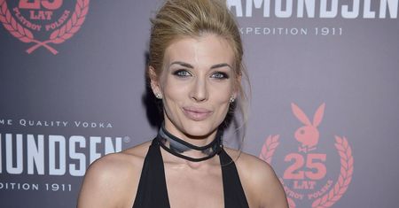 Łukomska-Pyżalska wygina się przed aparatem. Fani nie wierzą, że jest mamą szóstki dzieci