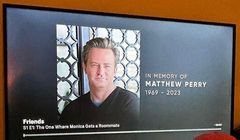 Matthew Perry pośmiertnie upamiętniony w serialu "Przyjaciele"