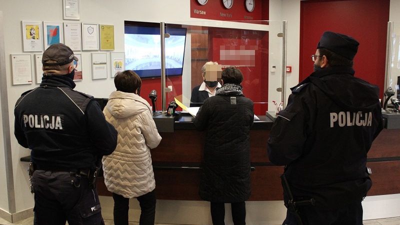 OtwieraMY. Kolejne kontrole policji. Sklepy i restauracje pod lupą