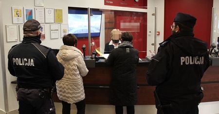 OtwieraMY. Kolejne kontrole policji. Sklepy i restauracje pod lupą