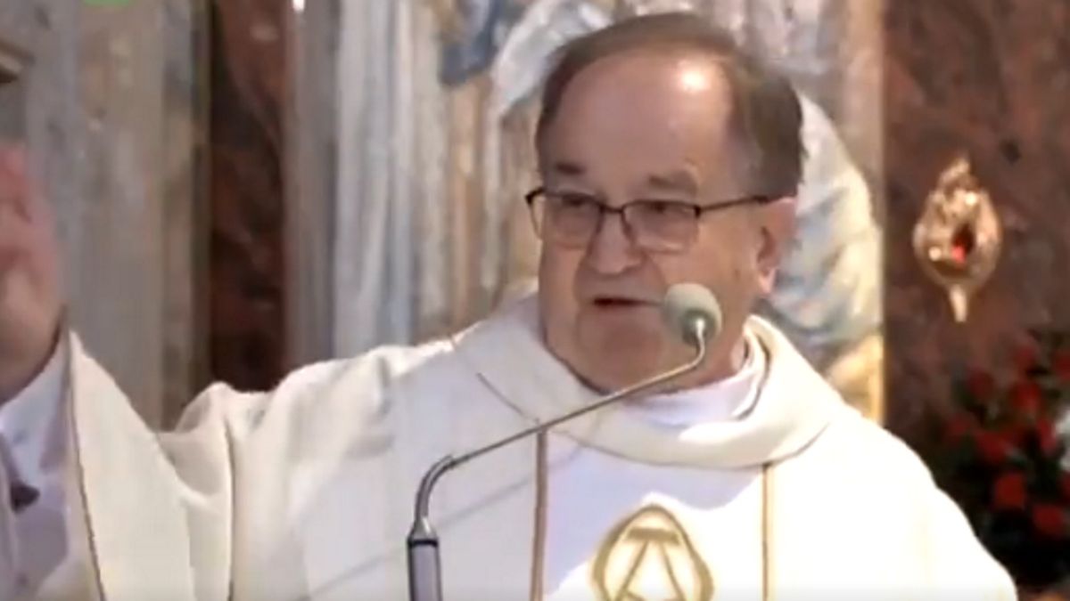 Tadeusz Rydzyk podczas mszy św. z okazji 29. urodzin Radia Maryja.