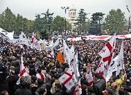 Masowy wiec opozycji w Gruzji