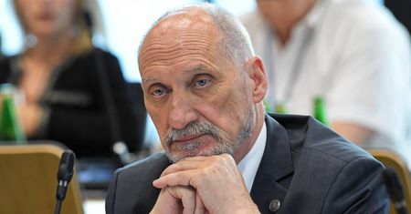 Antoni Macierewicz odpowiada na krytykę Donalda Tuska. "Przykro słuchać takich słów"