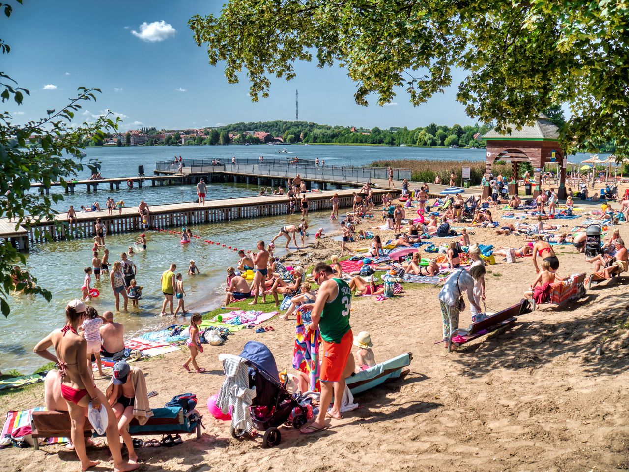 Mazury. Oblegane plaże i brak ratowników. Policja apeluje: uważajmy na siebie nawzajem