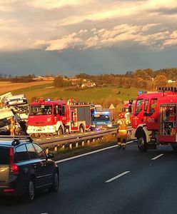 Groźny wypadek na S-52. Zginął pracownik służby drogowej. Trwa śledztwo