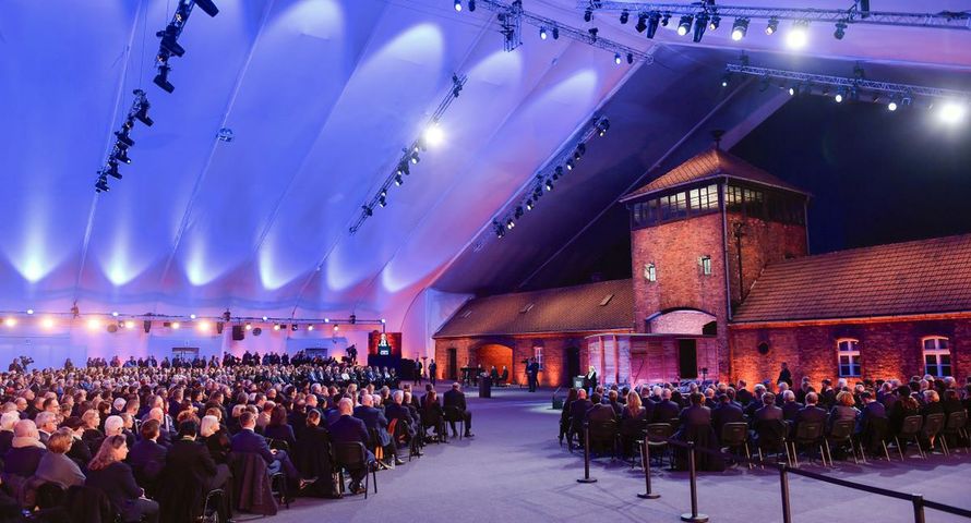 TVP z transmisjami obchodów rocznic wyzwolenia Auschwitz do 2030 roku. "Misja publiczna w najczystszej postaci"