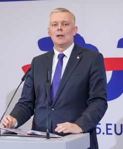 Policjanci bez kamizelek podczas obławy? Szef MSWiA dementuje