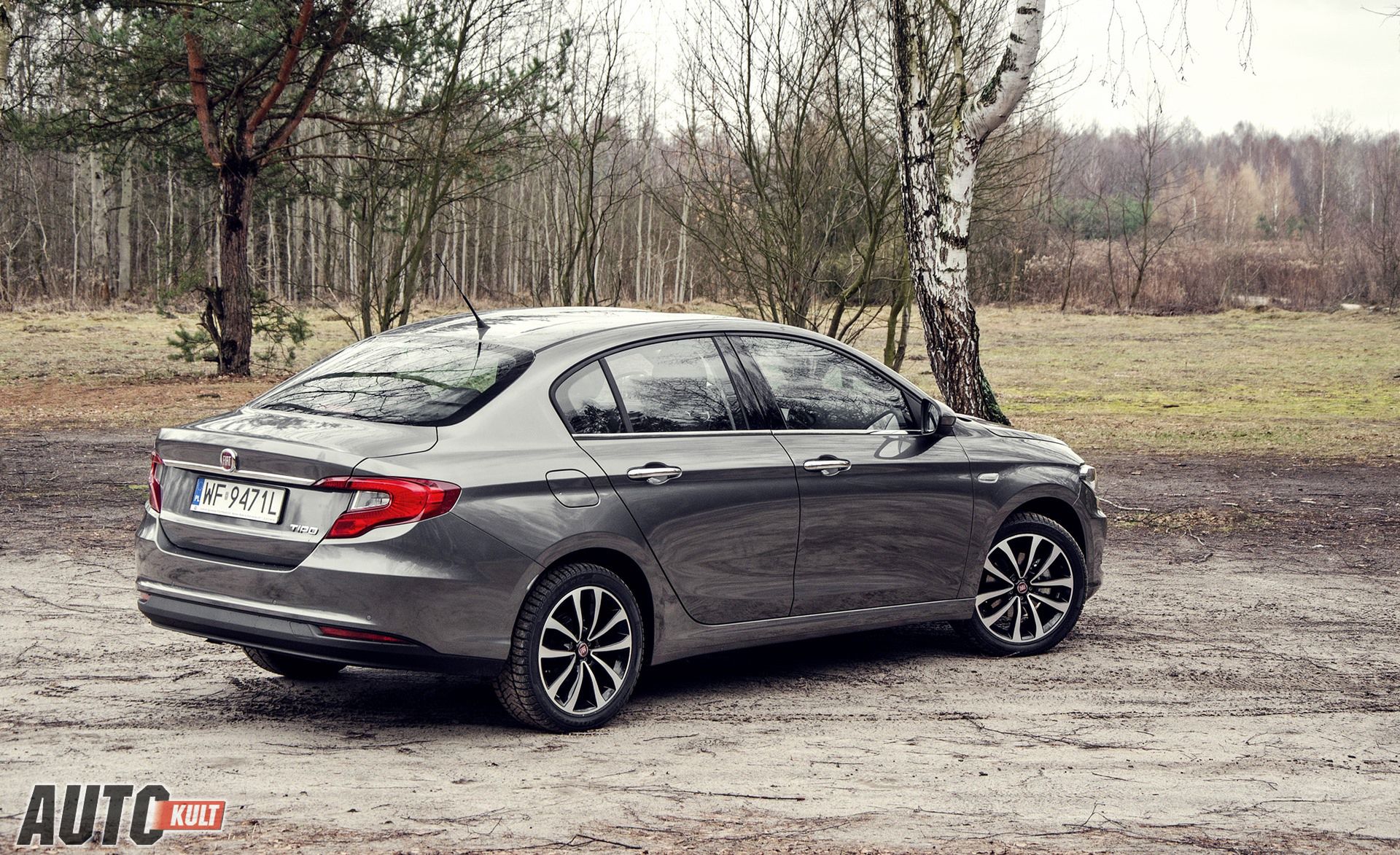 Samochód był od podstaw projektowany jako kompaktowy sedan więc stylistyka jest ładna, a tył nie został na siłę doklejony do istniejącego wcześniej hatchbacka, ponieważ jeszcze go nie ma