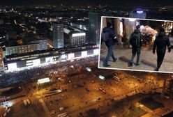 Protest w Warszawie. Ataki na protestujących. Tak rozpoznają się narodowcy