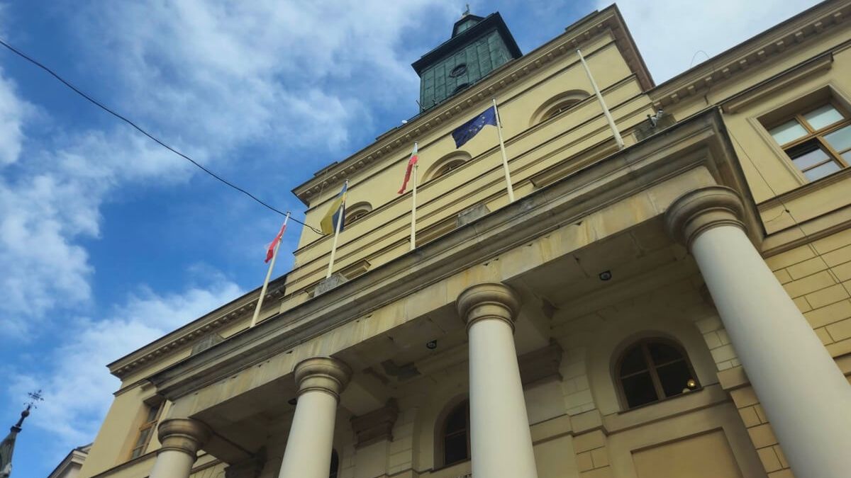 Flagi na lubelskim Ratuszu