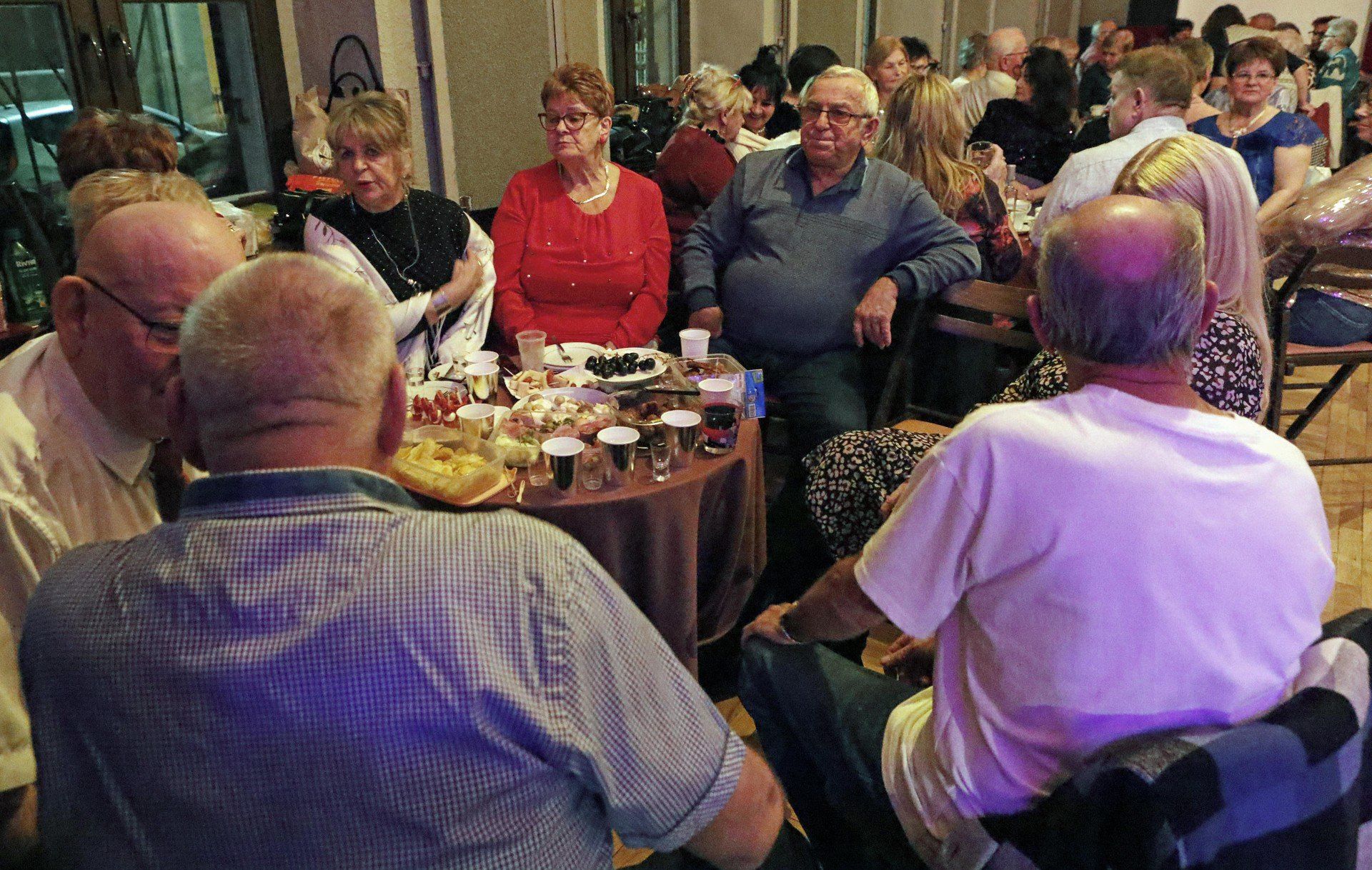 Andrzejkowa potańcówka seniorów z Grudziądza w klubie Akcent