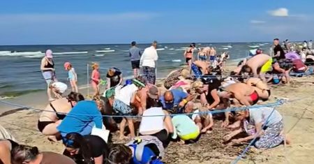 Ludzie nie mogli się powstrzymać. Nagranie z plaży w Jantarze