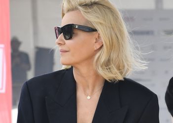 Trudno oderwać wzrok. Frędzle robią całą robotę