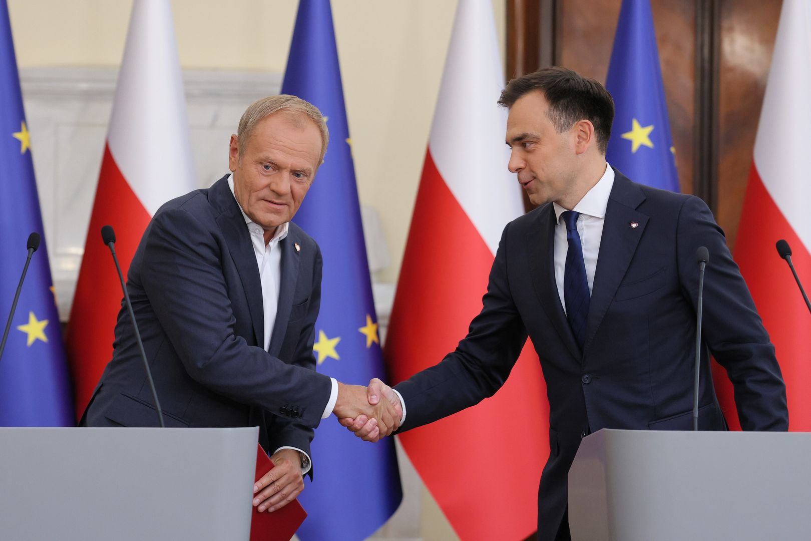 Donald Tusk, Andrzej Doma�ski
Warszawa, 28.08.2024. Premier Donald Tusk (L) oraz minister finans�w Andrzej Doma�ski (P) podczas konferencji prasowej w KPRM w Warszawie, 28 bm. Rz�d przyj�� projekt ustawy bud�etowej na 2025 r. (mr) PAP/Pawe� Supernak
Pawe� Supernak
Bud�et, gest, Kancelaria Prezesa Rady Ministr�w, konferencja, KPRM, posiedzenie, prasowa, prezes rady ministr�w, rz�d, rz�du, szef rz�du