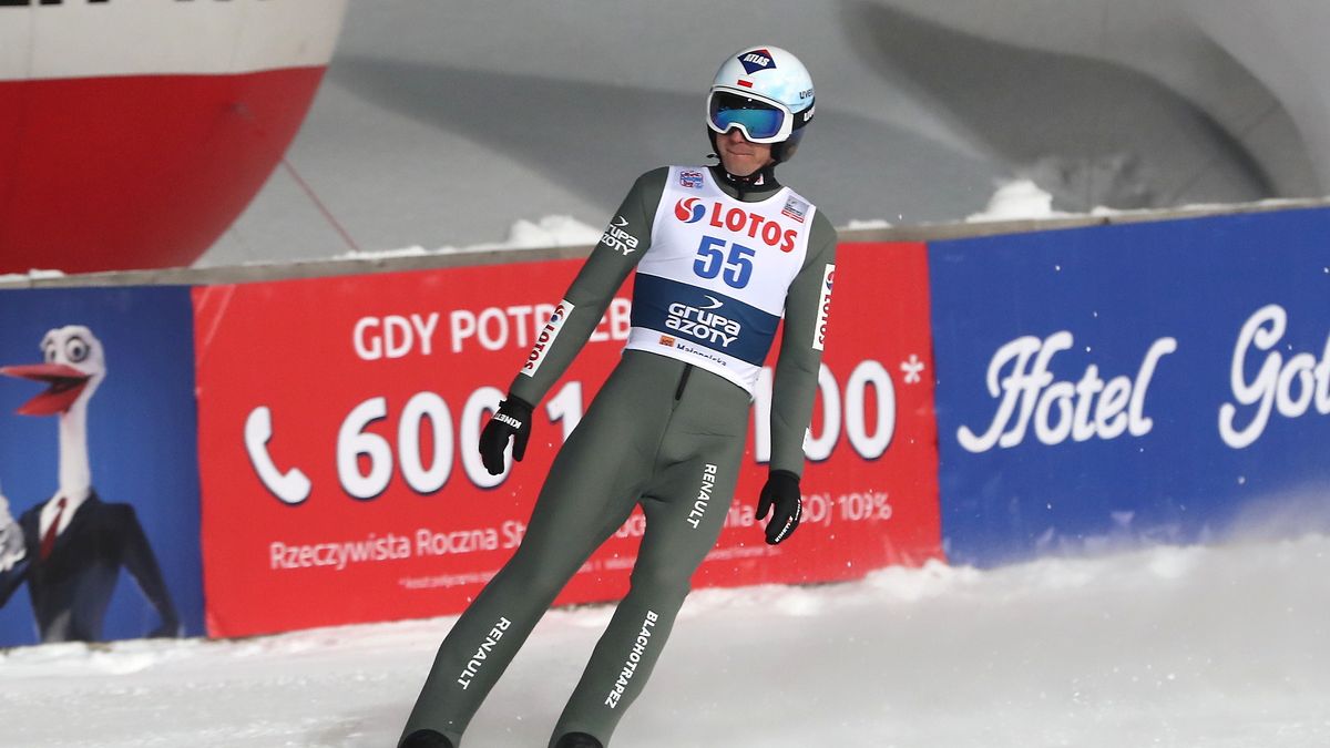 Zakopane, 23.12.2021. Zwycięzca Kamil Stoch podczas mistrzostw Polski w skokach narciarskich, 23 bm. w Zakopanem. (gj) PAP/Grzegorz Momot