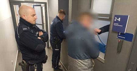 Pijany kierowca zabrał na przejażdżkę dwuletnią córkę. Jechał po alkohol