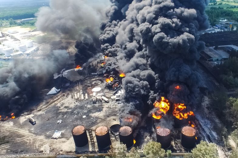 Eksplozja i pożar rafinerii. Precyzyjny atak Ukrainy w dumę Putina