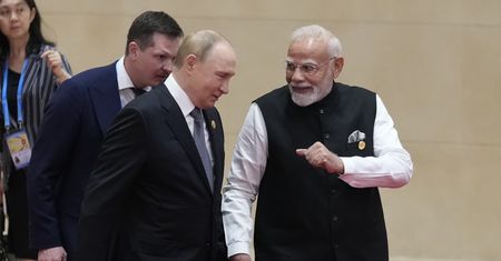 Putin omówi z Modim "uprzywilejowane partnerstwo"