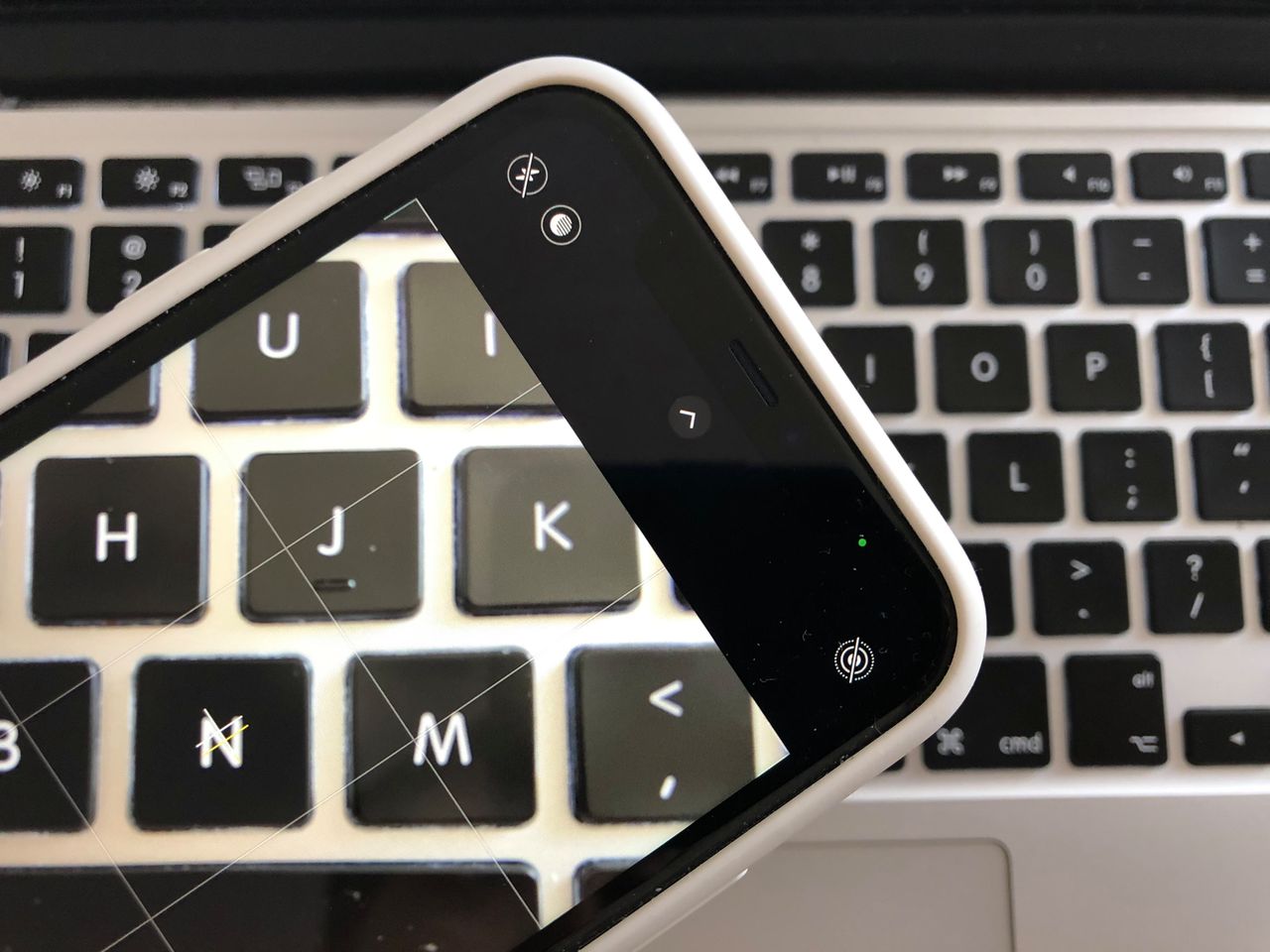 Dziwna dioda w twoim smartphonie? Dowiedz się co chce Ci powiedzieć