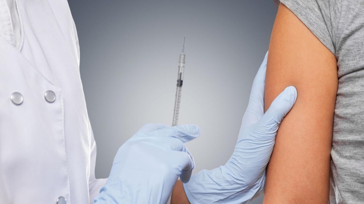 Szczepionka przeciw grypie chroni przed zachorowaniem i wystąpieniem groźnych powikłań.