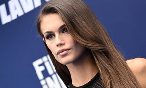 Kaia Gerber w koronce. Wybrała hipnotyzującą czerń