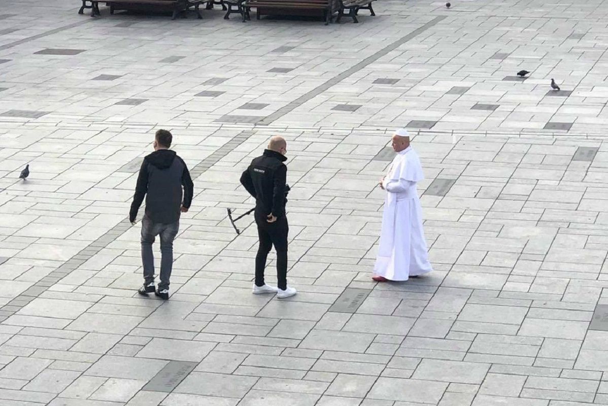 Papież w Wadowicach. Kim jest sobowtór Jana Pawła II? Mieszkańcy klękali na ulicy