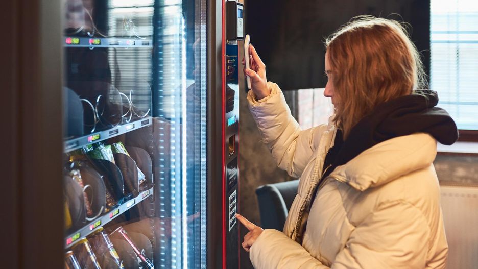 Zakaz tylko na papierze. “Śmieciowe” jedzenie wciąż w szkolnych sklepikach